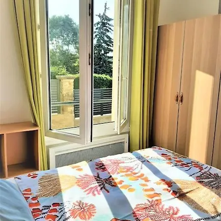 Apartment Avec Terrasse Entre Versailles Et Paris
