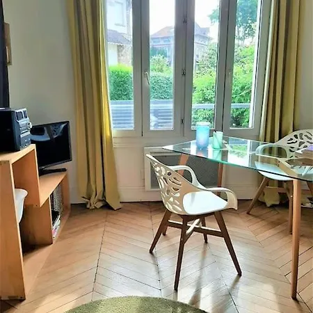 Avec Terrasse Entre Versailles Et Paris
